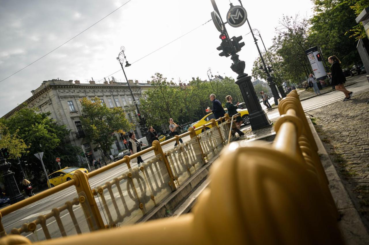 Best Seasons La Famiglia Budapest Exterior photo