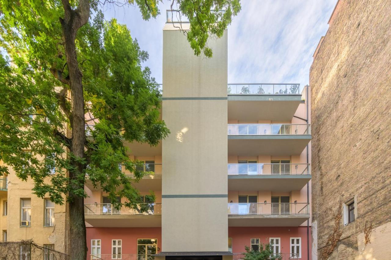 Best Seasons La Famiglia Budapest Exterior photo